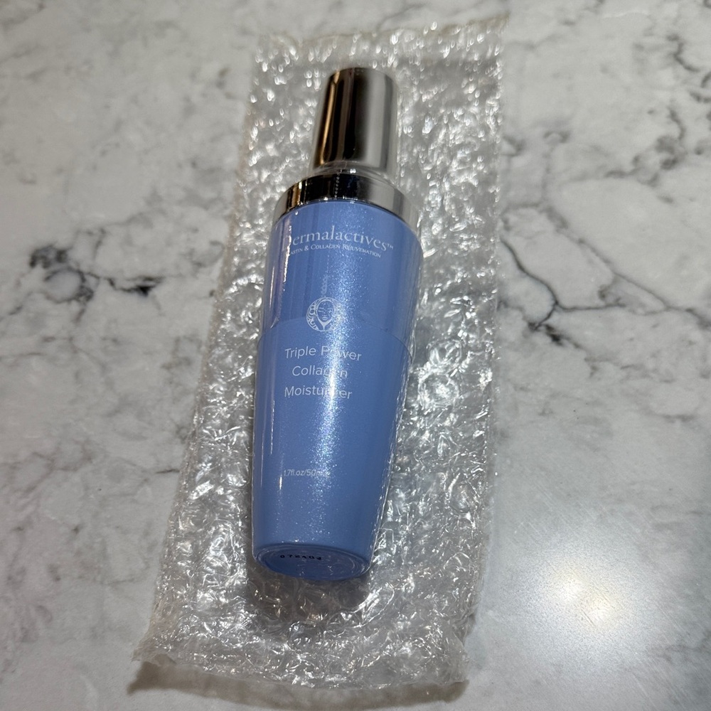 Dermalactives Triple Power Collagen Moisturizer - Silver and Blue - Picture 2 of 5